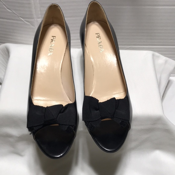 Prada leather peep toe with bow kitten heels. EUC - Picture 2 of 10